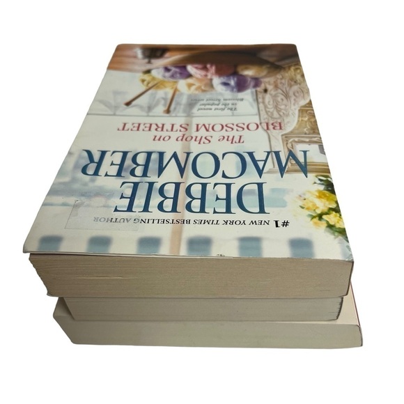 Debbie Macomber Fiction Books/Novels Lot/3 Trade Paperback Romance/Contemporary - Picture 6 of 8